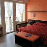 Casa Gagliardi 2* برنزوني سول جاردا