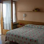 Casa Gagliardi Отель Бренцоне-суль-Гарда
