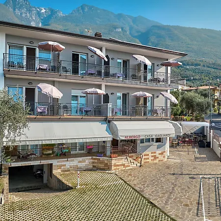 卡萨嘉利雅帝酒店 2* 布雷佐内加尔达